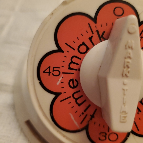 Vintage Time Mark One Hour Timer, Daisy Orange Flower, 1960s Retro Kitchen Timer - Picture 3 of 6